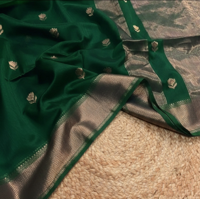 Bottle Green Lotus Butta Maheshwari Handloom Saree - Image 2