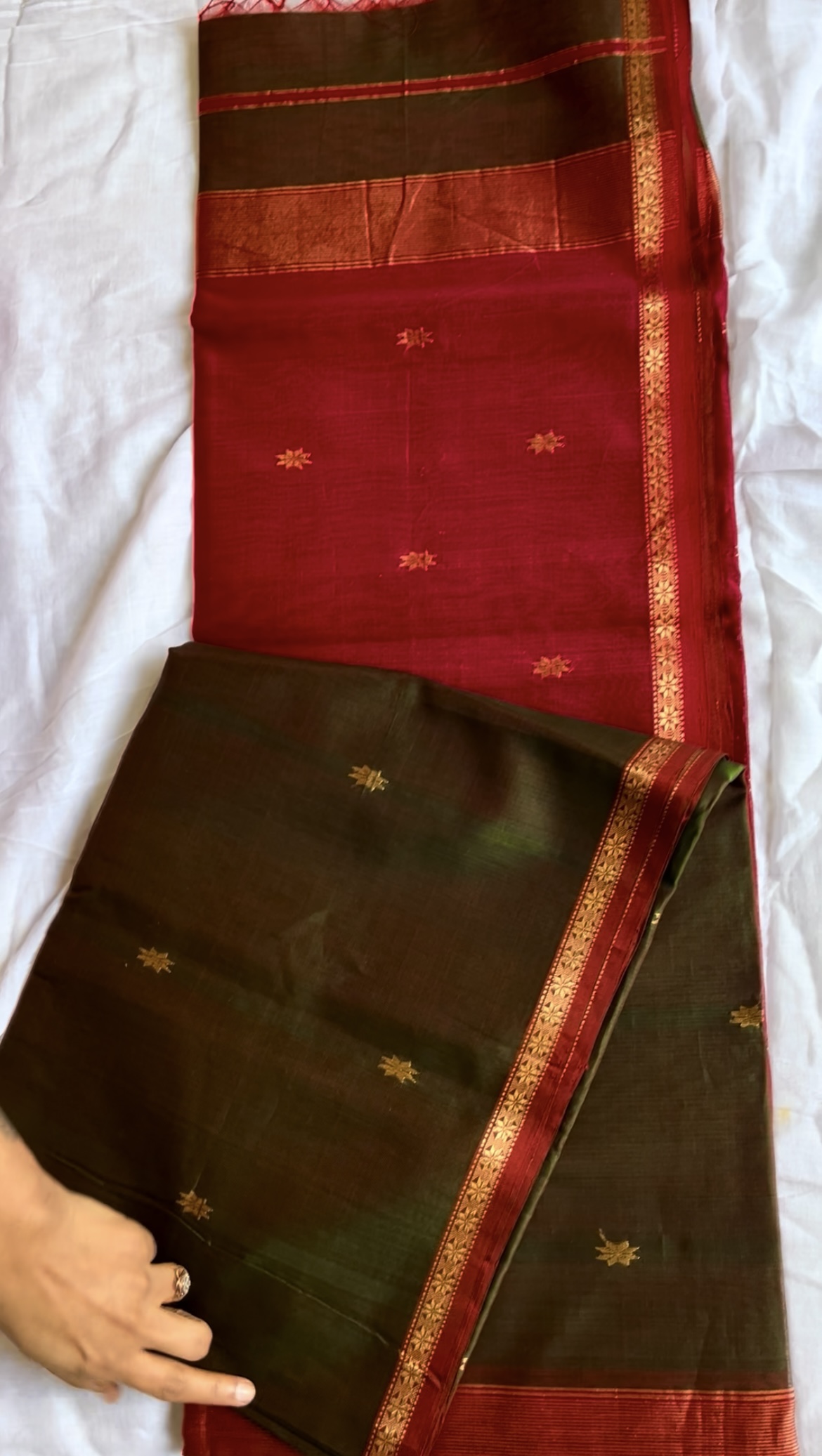 Olive Green with Pink Pallu Maheshwari Handloom Saree - Image 2