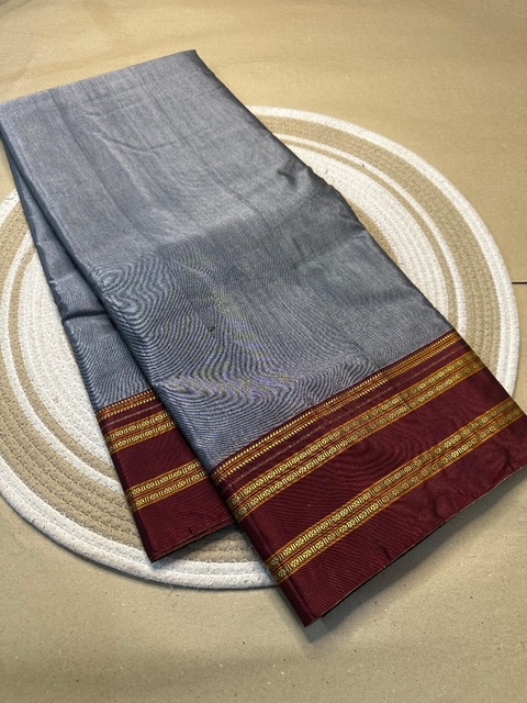 Ilkal Gayatri Border Handloom Saree in Grey - Image 2