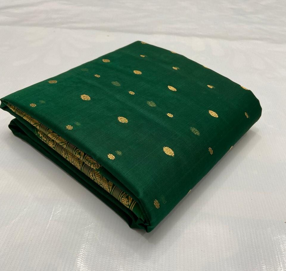 Chanderi Silk Handloom Saree in Dark Green With Zari Weaving - Image 2