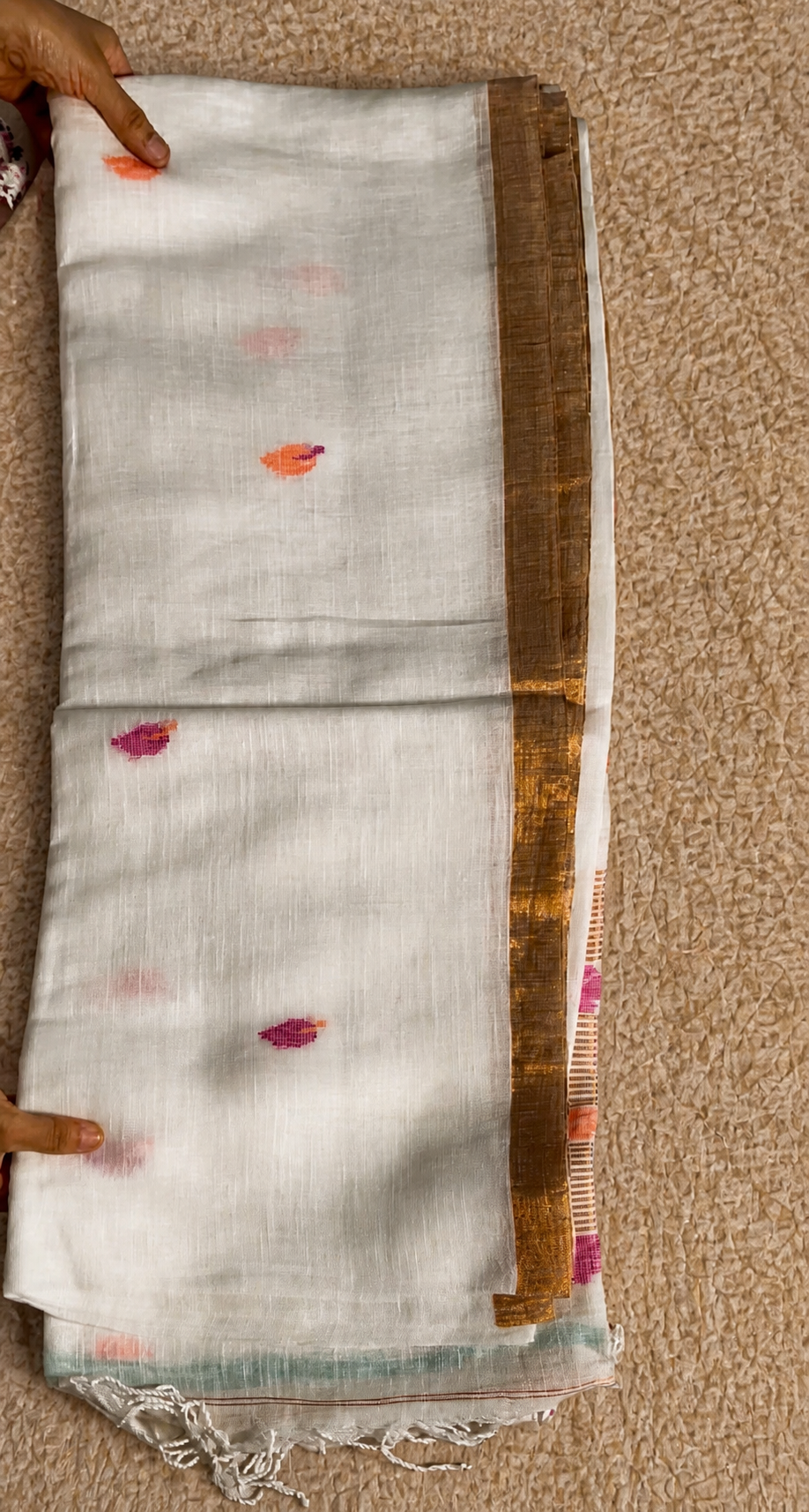 Jayshree Linen Jamdani Handloom Saree in White - Image 2