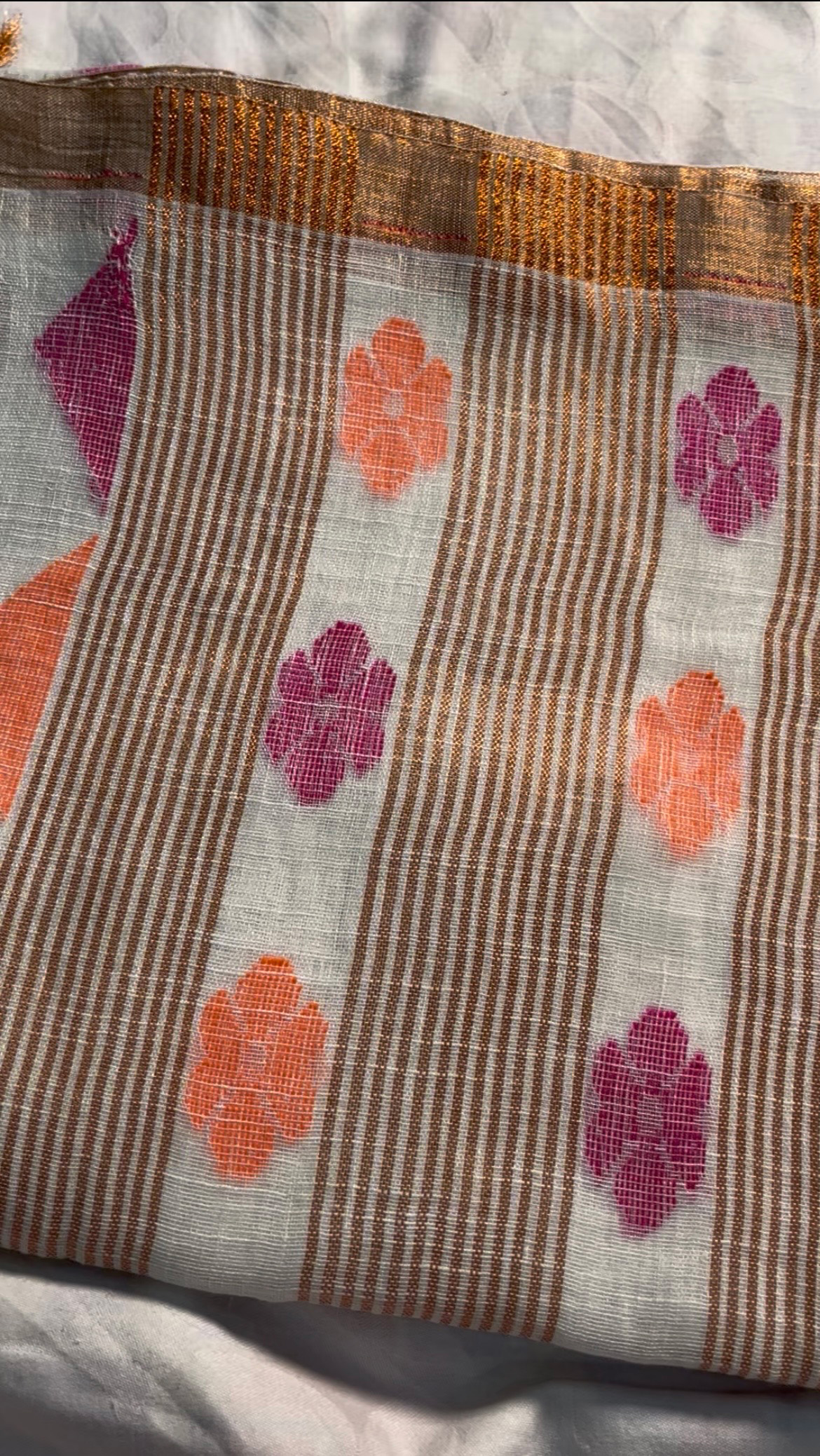 Jayshree Linen Jamdani Handloom Saree in White - Image 6