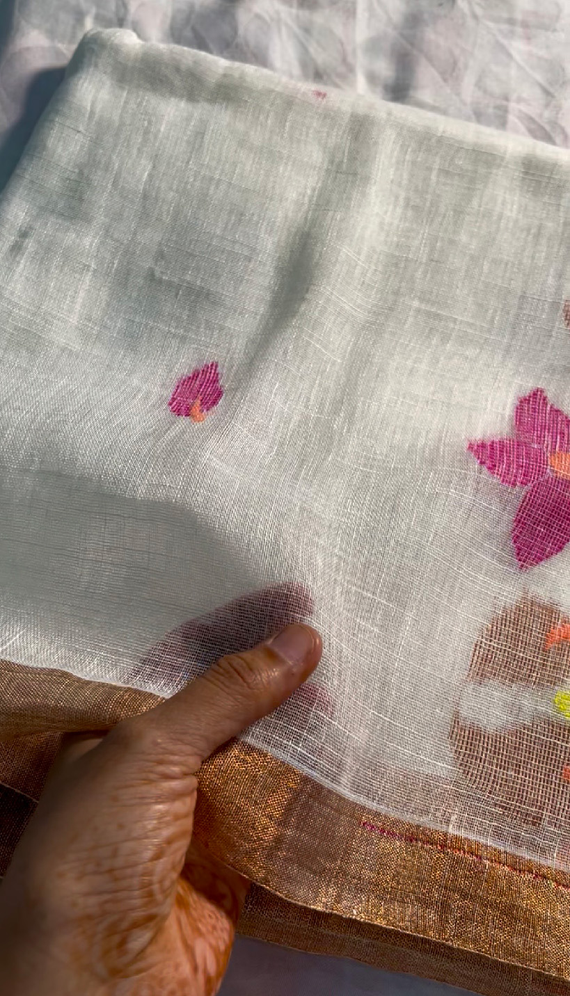 Jayshree Linen Jamdani Handloom Saree in White - Image 3