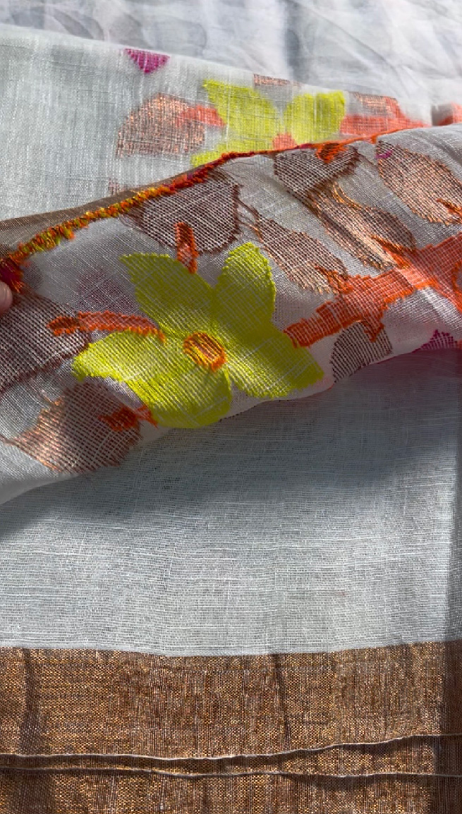 Jayshree Linen Jamdani Handloom Saree in White - Image 5