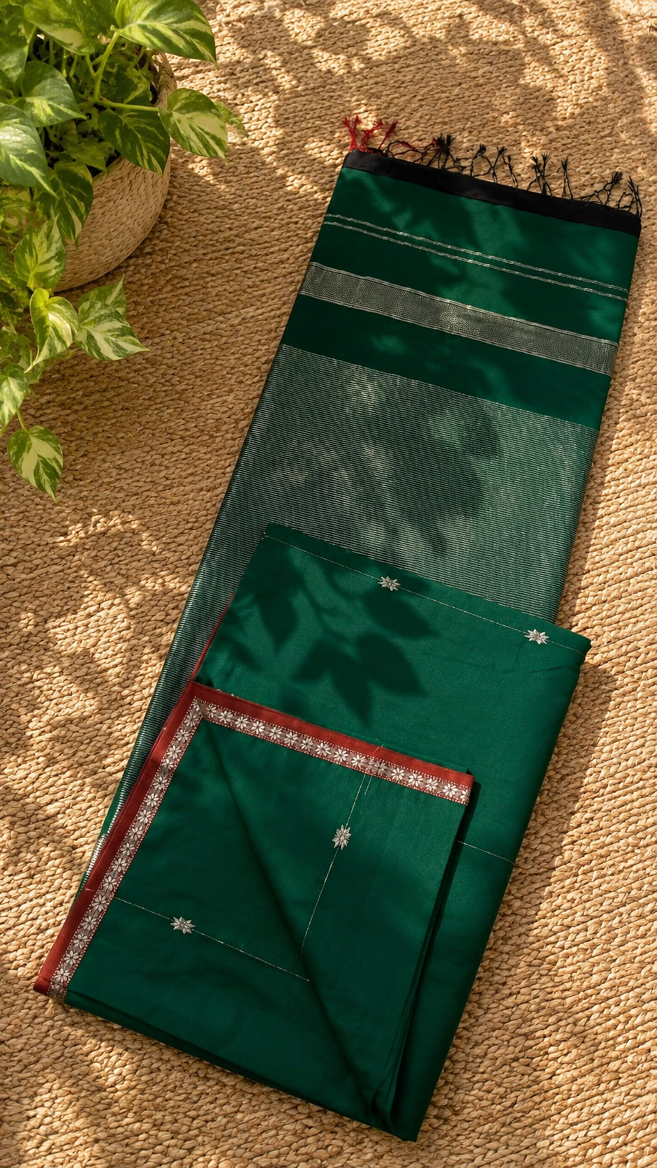 Maheshwari Handloom Saree in Green with Silver Zari Lining Butta(MHSGSZB03)