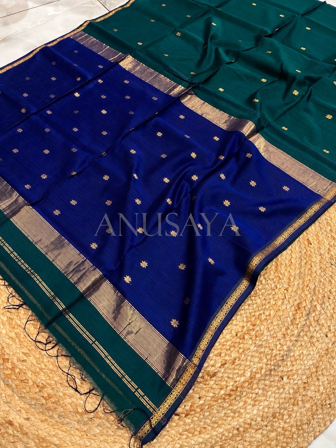 Maheshwari Handloom Saree in Peacock Green with Blue Pallu (MHSPGBP30) - Image 2